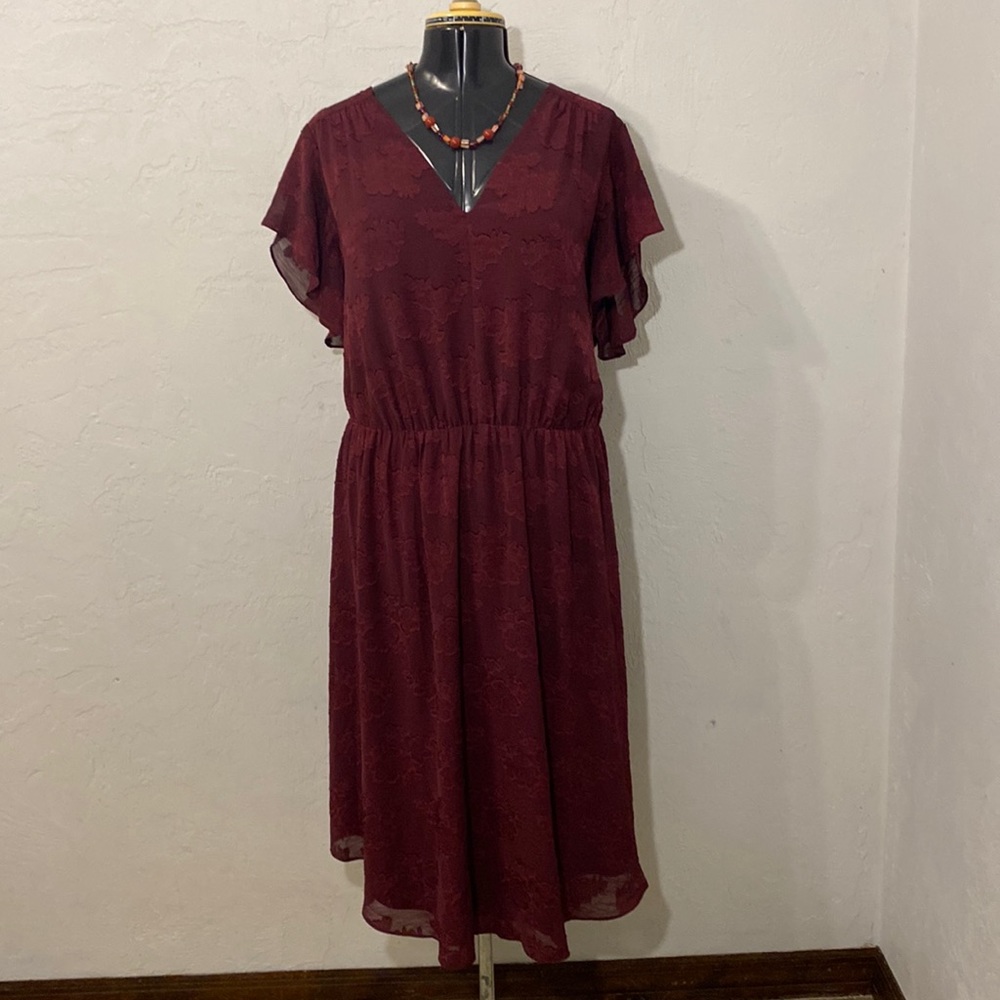 Women’s holiday party dress maroon Vneck 2X flower printw/liner back bow pretty